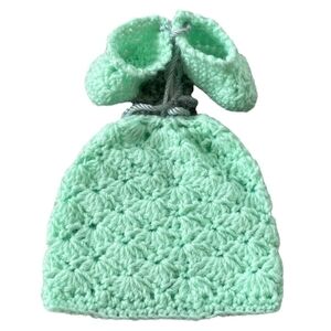 NWOT Baby Girl Light Green Knitted Beanie Hat & Socks Set